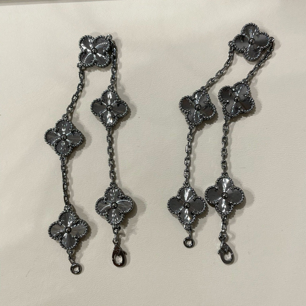 [Resenly Jewelry]CLOVER 5 MOTIF BLACK BRACELET