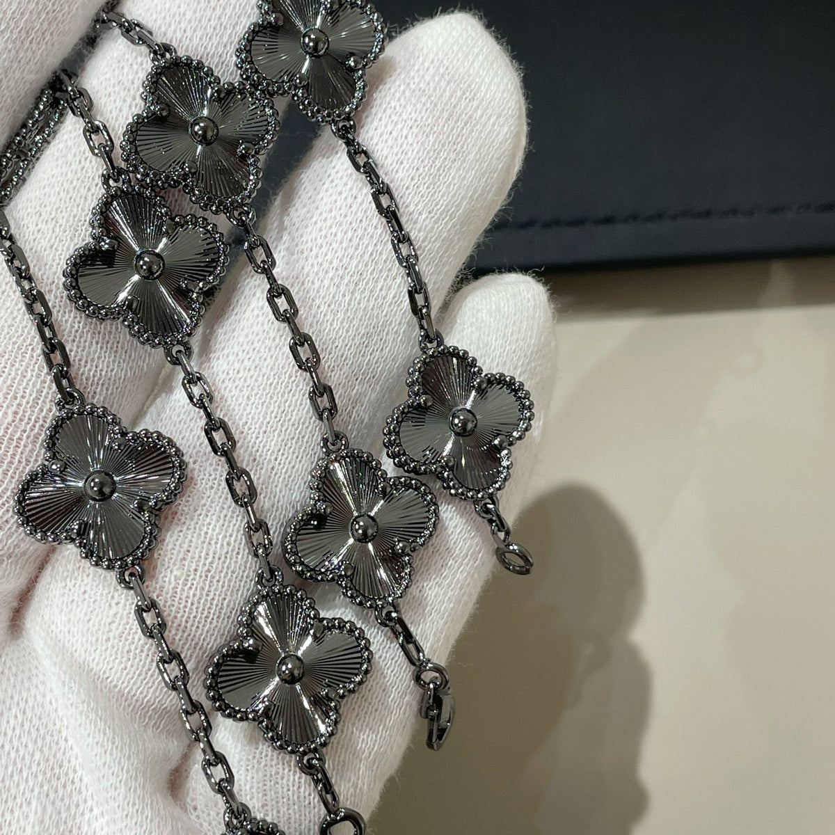 [Resenly Jewelry]CLOVER 5 MOTIF BLACK BRACELET