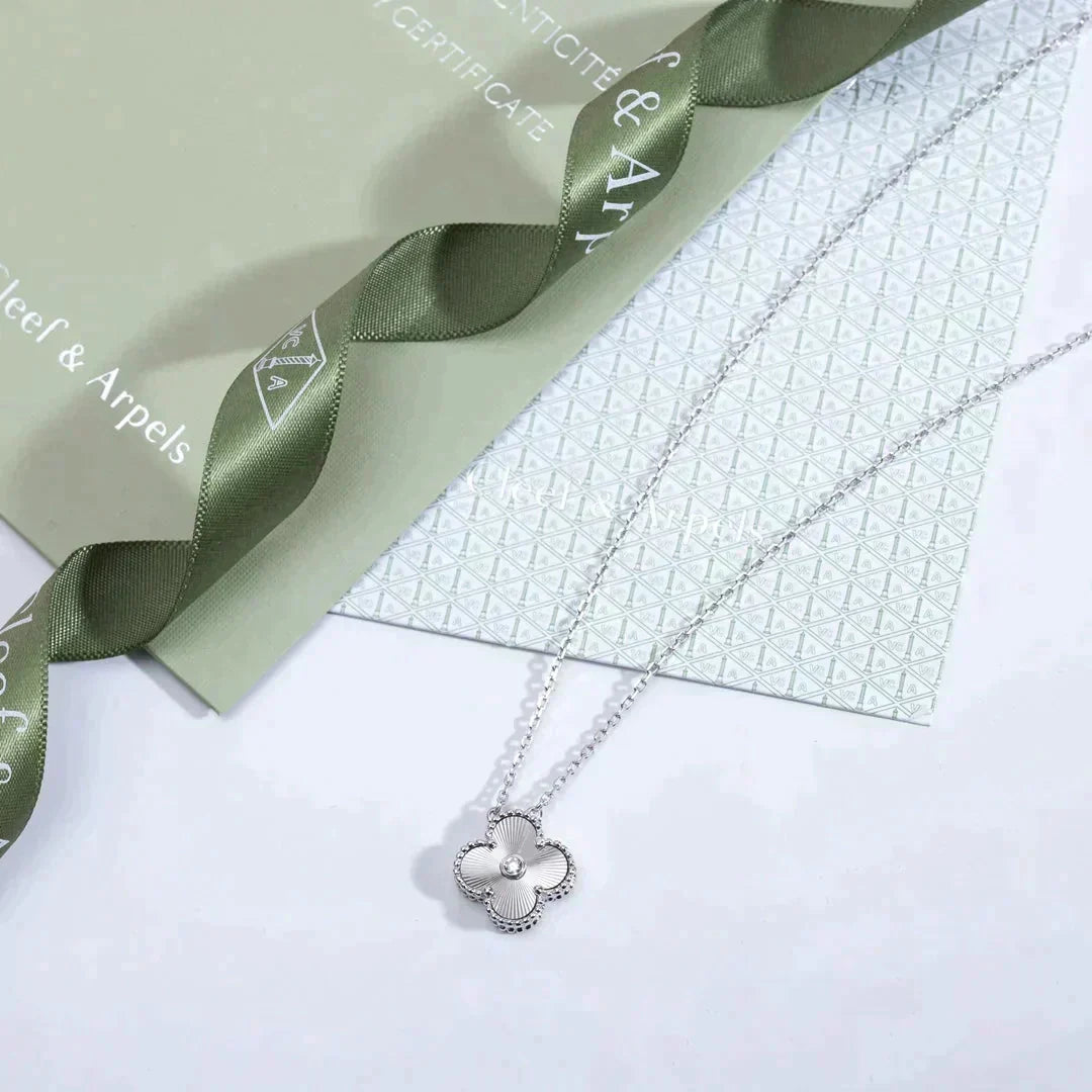 [Resenly Jewelry]CLOVER  15MM DIAMOND LASER NECKLACE SILVER
