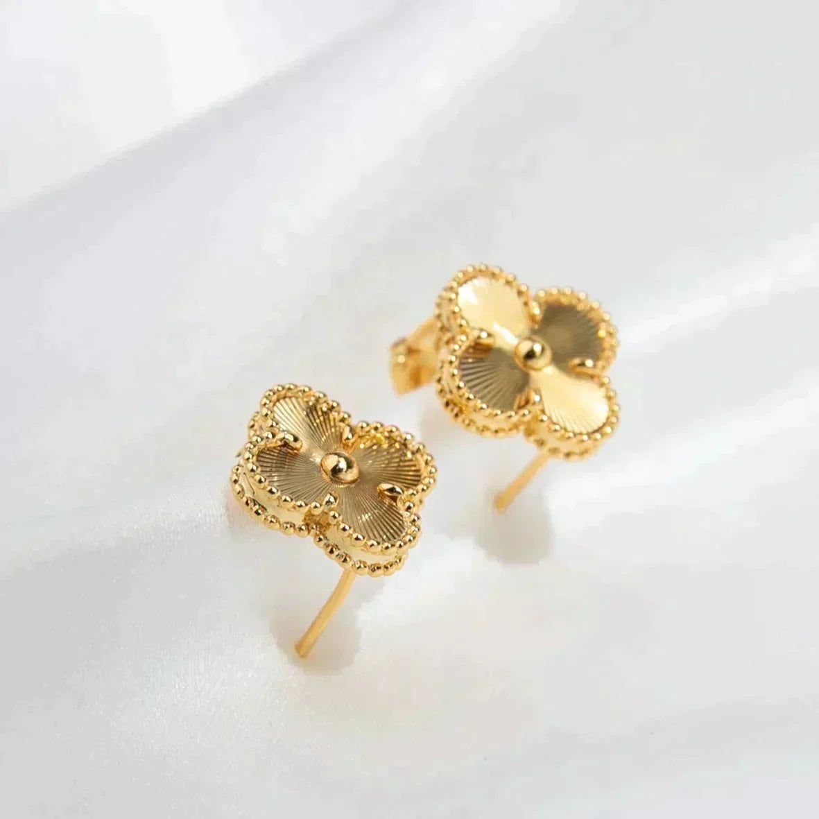 [Resenly Jewelry]CLOVER MEDIUM 1 MOTIFS LASER EARRINGS