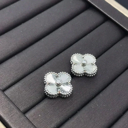 [Resenly Jewelry]CLOVER MINI 9.5MM LASER EARRINGS