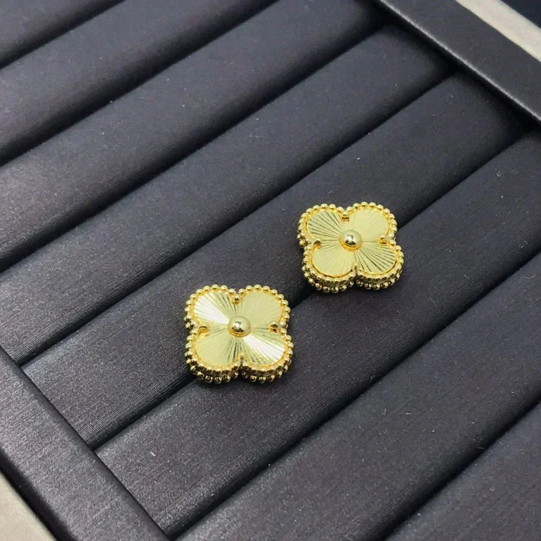 [Resenly Jewelry]CLOVER MINI 9.5MM LASER EARRINGS