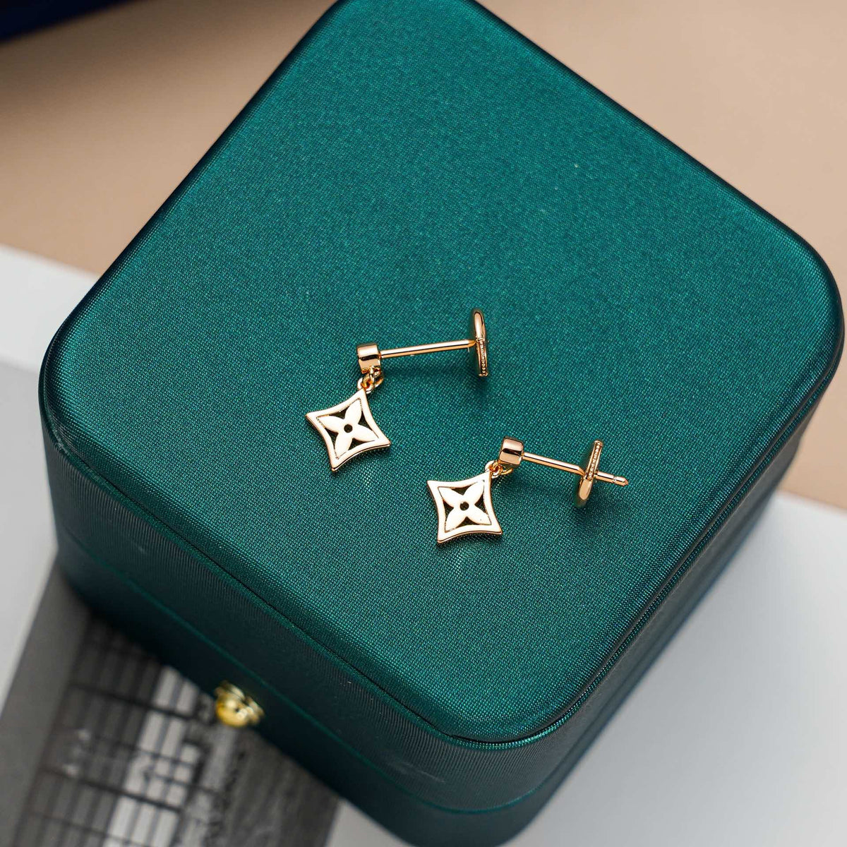 [Resenly Jewelry]STAR EARRINGS GOLD