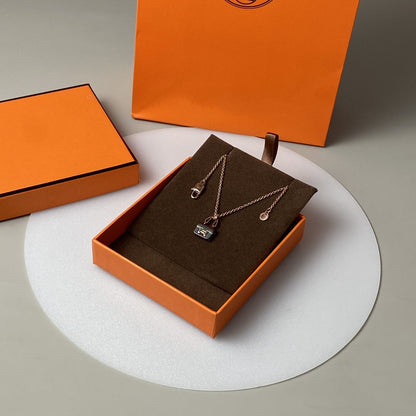 [Resenly Jewelry]CONSTANCE BLACK PEDANT PINK GOLD NECKLACE