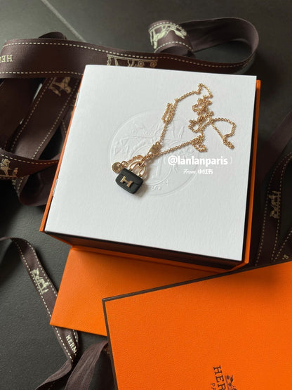 [Resenly Jewelry]CONSTANCE BLACK PEDANT PINK GOLD NECKLACE