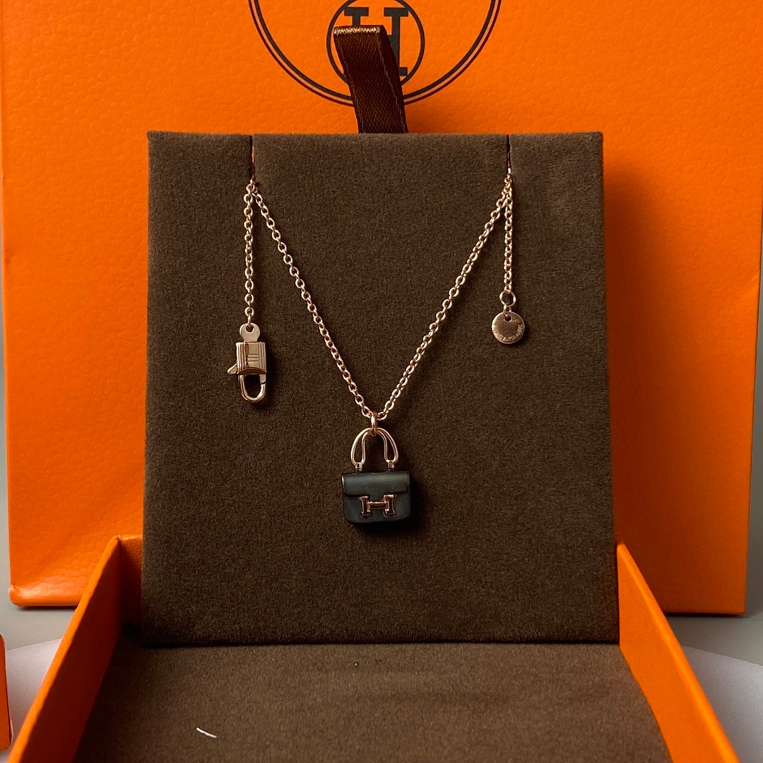 [Resenly Jewelry]CONSTANCE BLACK PEDANT PINK GOLD NECKLACE