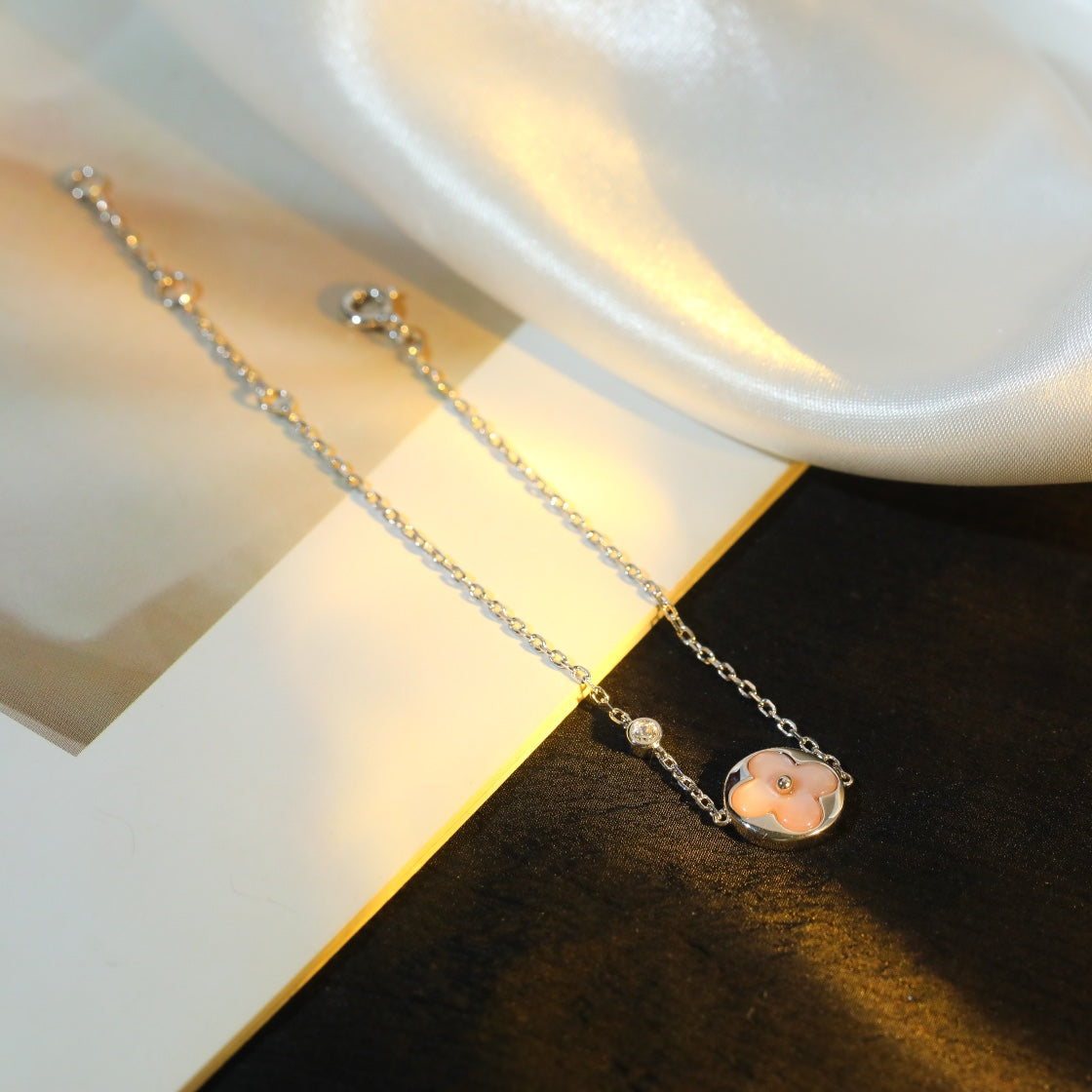 [Resenly Jewelry]SUN MOTIF PINK MOP SILVER BRACELET
