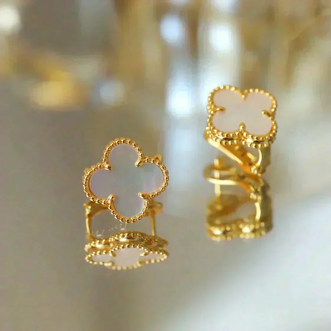 [Resenly Jewelry]CLOVER MEDIUM 1 MOTIFS  WHITE MOP STUD EARRINGS