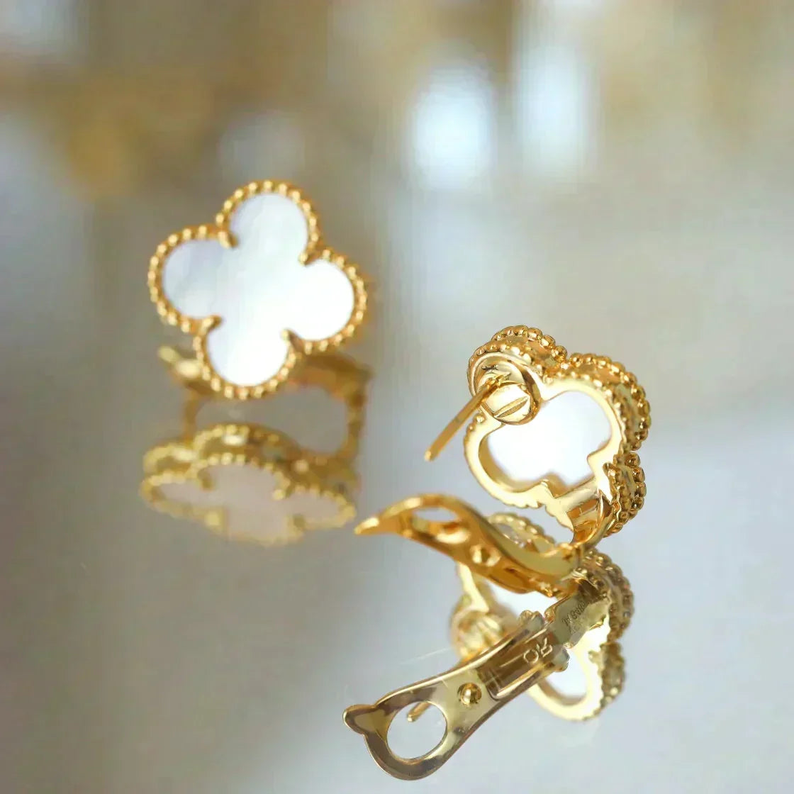 [Resenly Jewelry]CLOVER MEDIUM 1 MOTIFS  WHITE MOP STUD EARRINGS