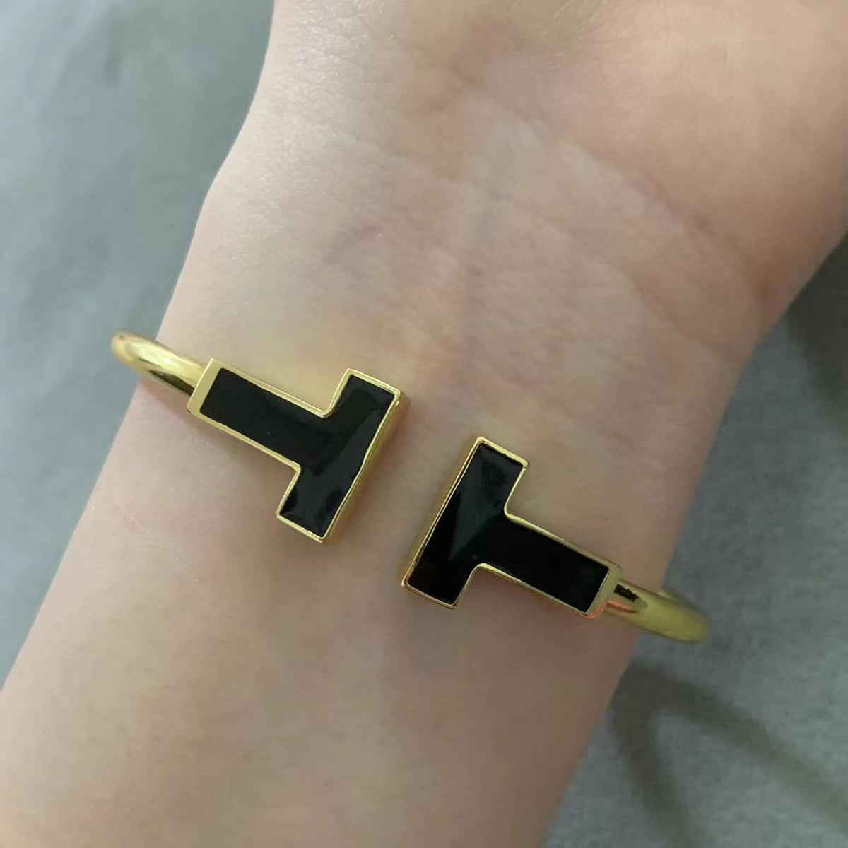 [Resenly Jewelry]T WIDE ONYX OPEN BRACELET