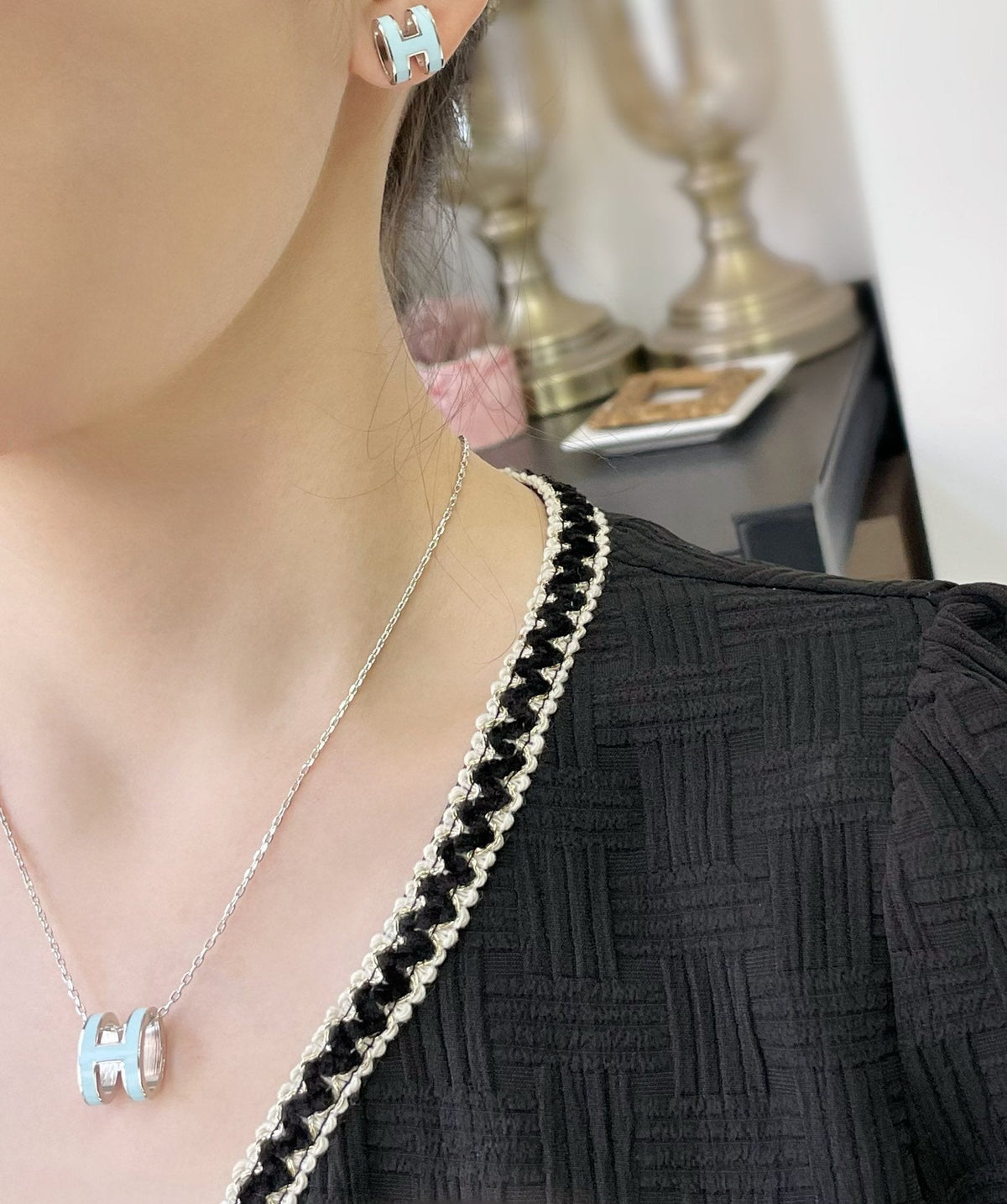 [Resenly Jewelry]POP H SKY BLUE STUD EARRINGS