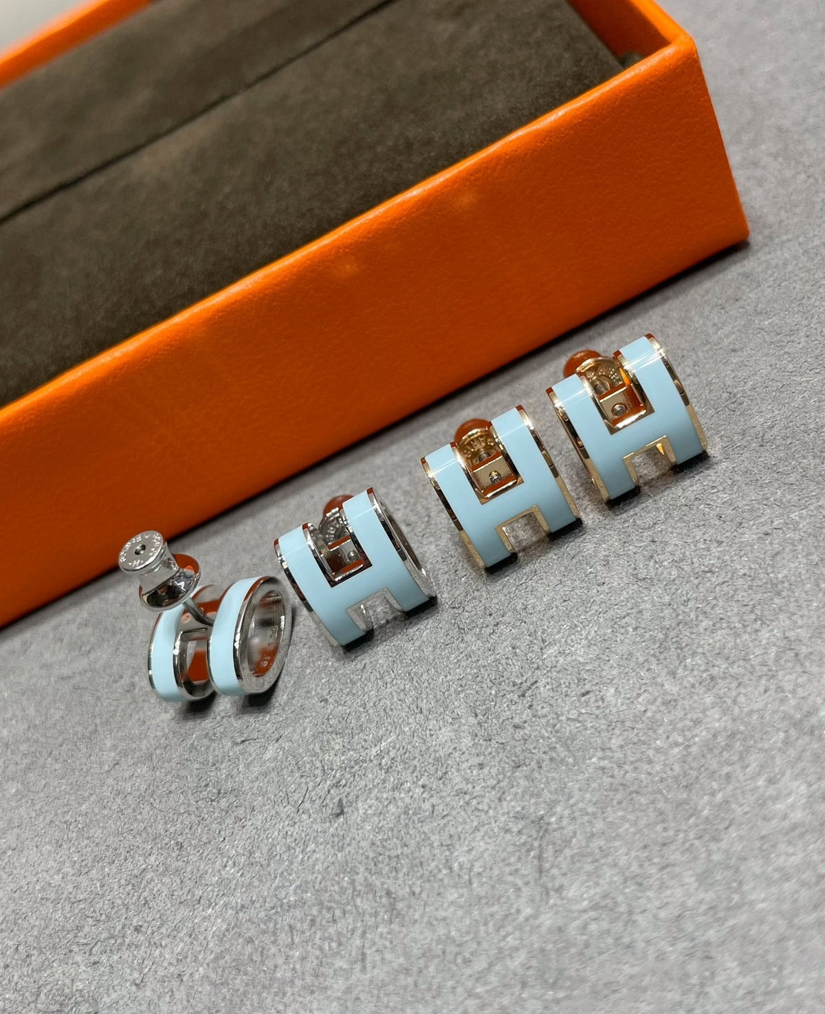 [Resenly Jewelry]POP H SKY BLUE STUD EARRINGS