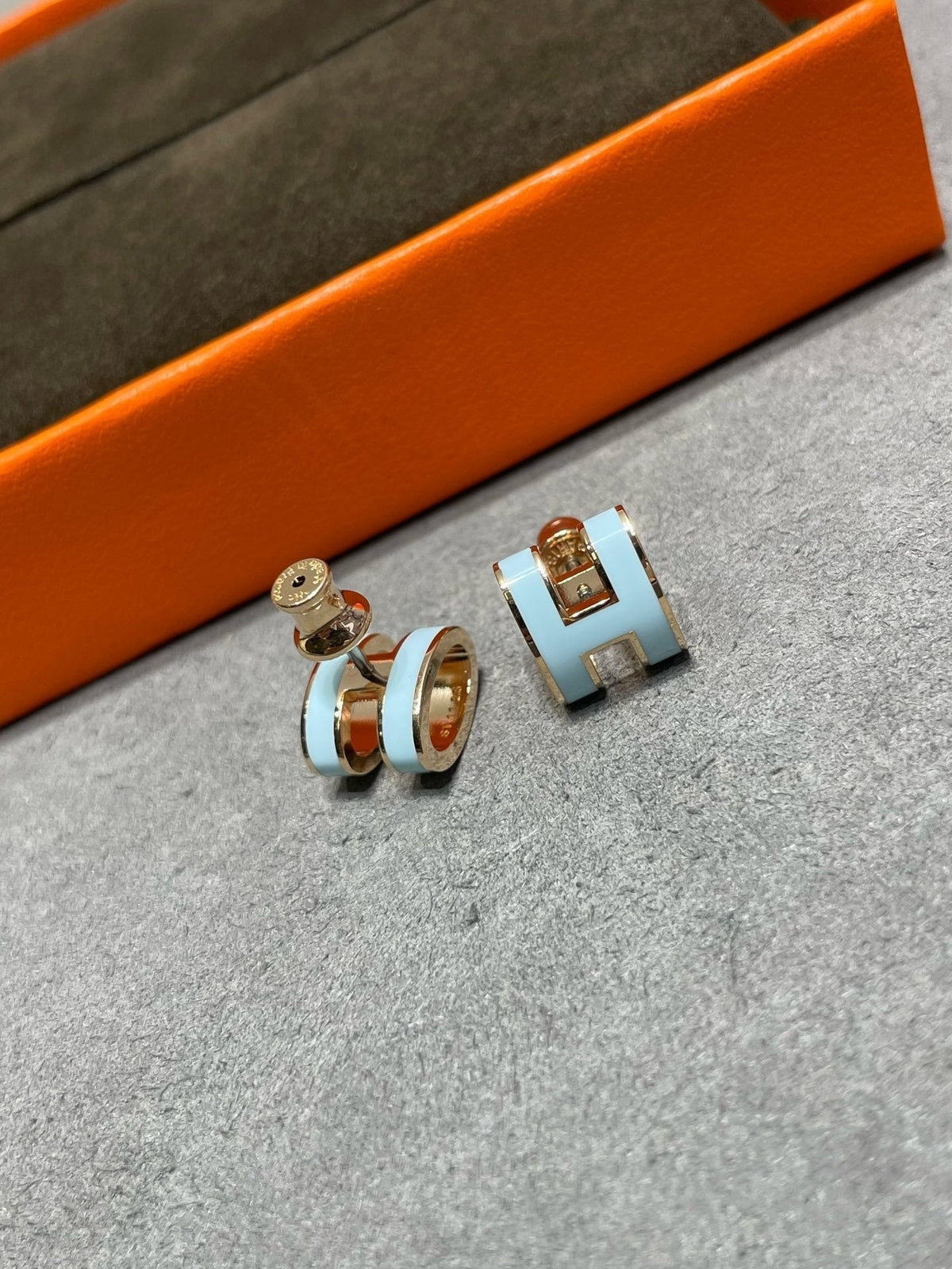 [Resenly Jewelry]POP H SKY BLUE STUD EARRINGS