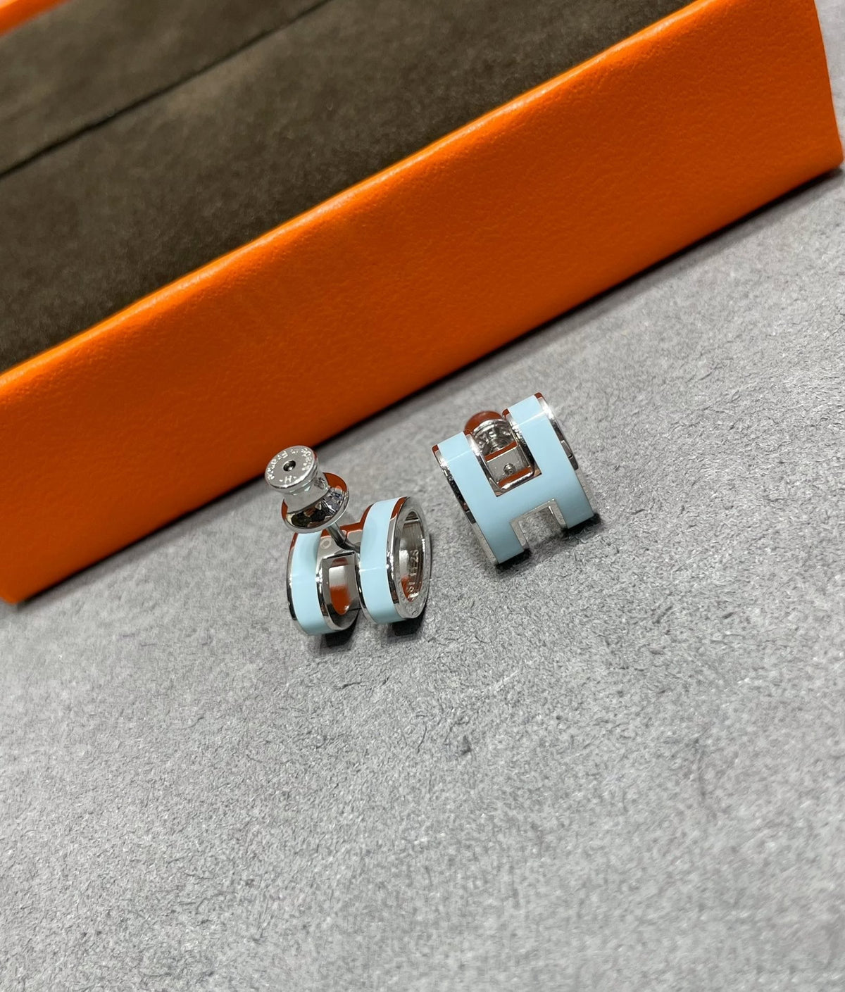 [Resenly Jewelry]POP H SKY BLUE STUD EARRINGS