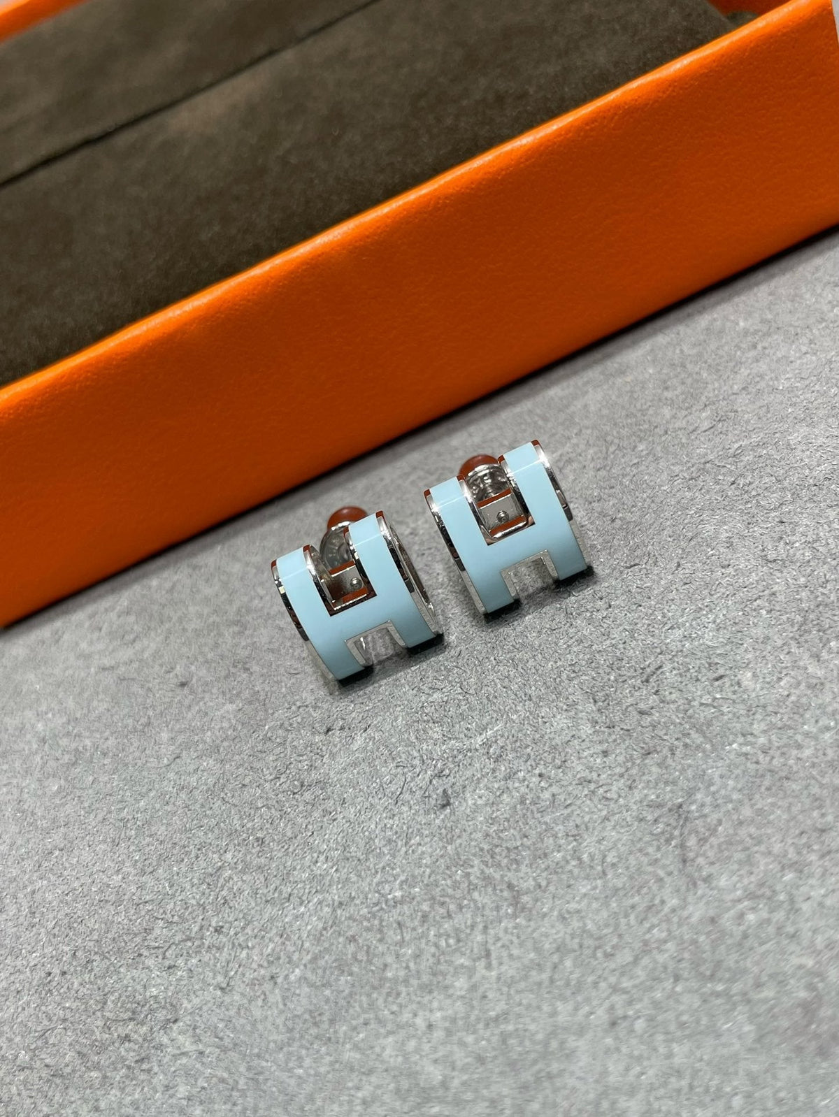 [Resenly Jewelry]POP H SKY BLUE STUD EARRINGS