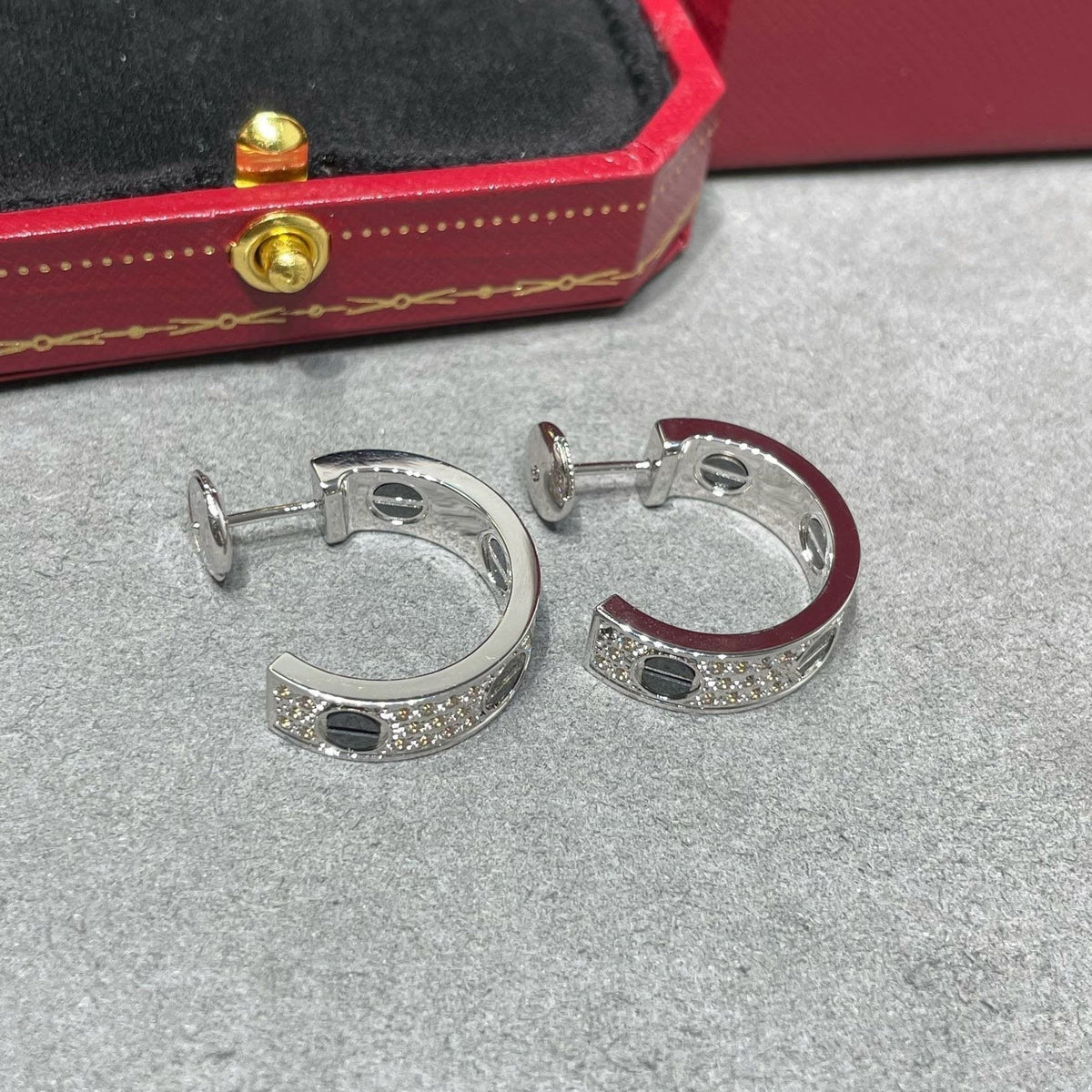 [Resenly Jewelry]LOVE CERAMIC DIAMOND PAVED SILVER EARRINGS