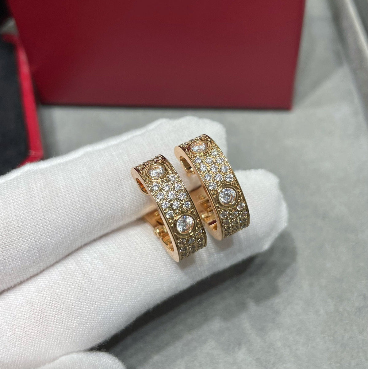 [Resenly Jewelry]LOVE 5.5MM DIAMOND PAVED EARRINGS