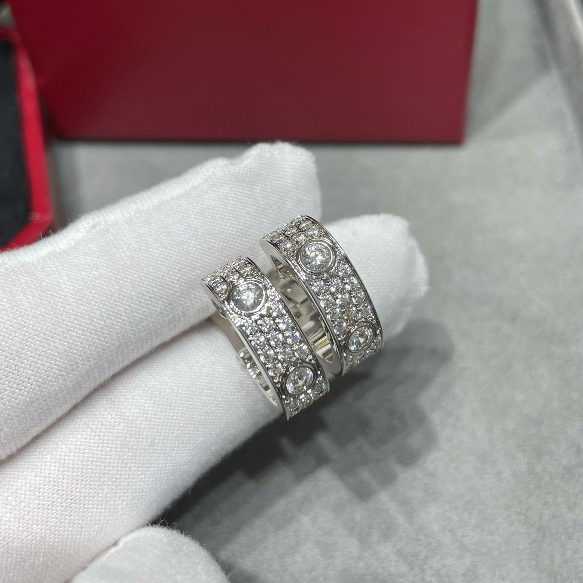 [Resenly Jewelry]LOVE 5.5MM DIAMOND PAVED EARRINGS