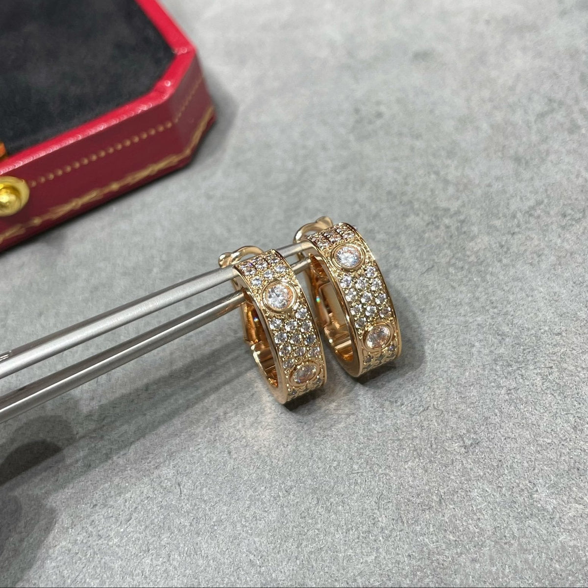 [Resenly Jewelry]LOVE 5.5MM DIAMOND PAVED EARRINGS