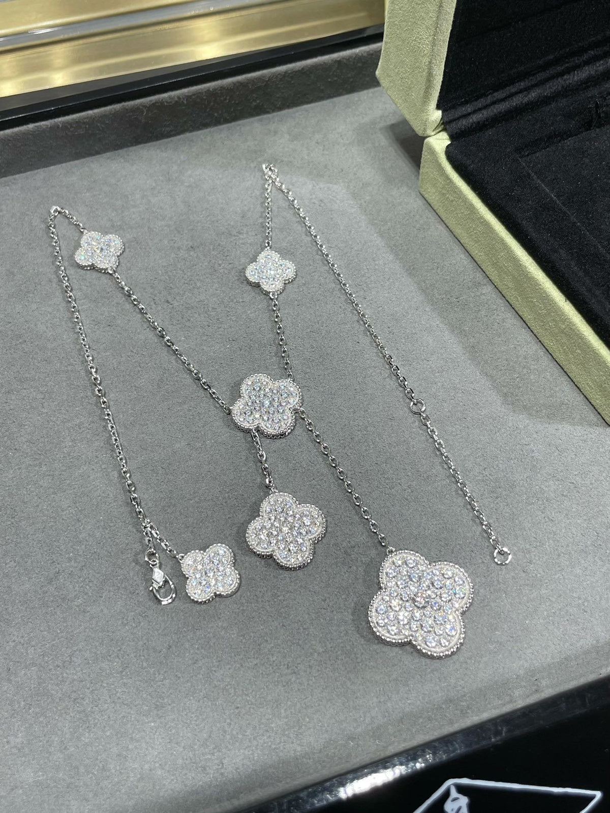 [Resenly Jewelry]CLOVER 6 MOTIF DIAMOND PAVED NECKLACE