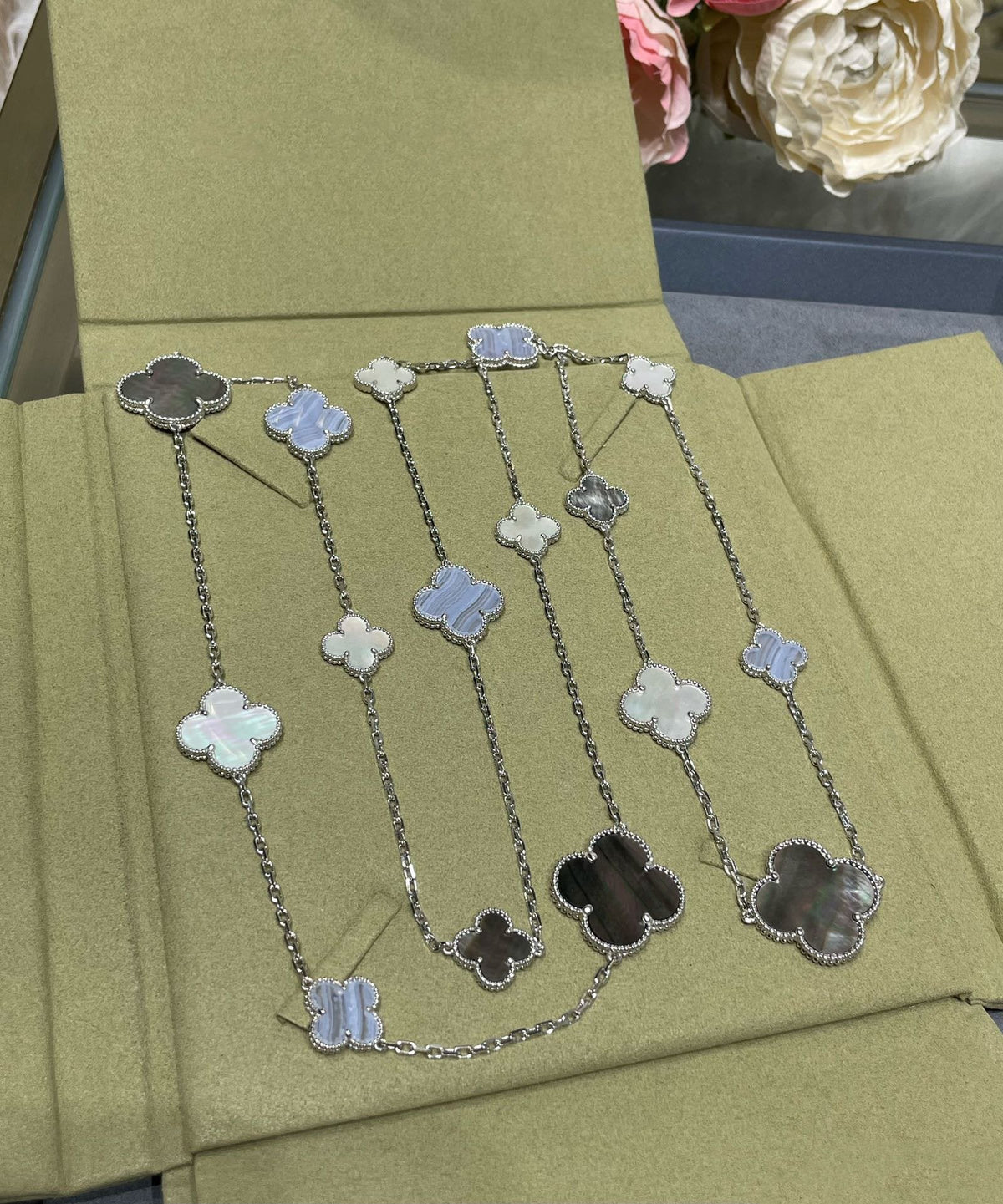 [Resenly Jewelry]CLOVER 16 MOTIF CHALCEDONY MOP SILVER NECKLACE