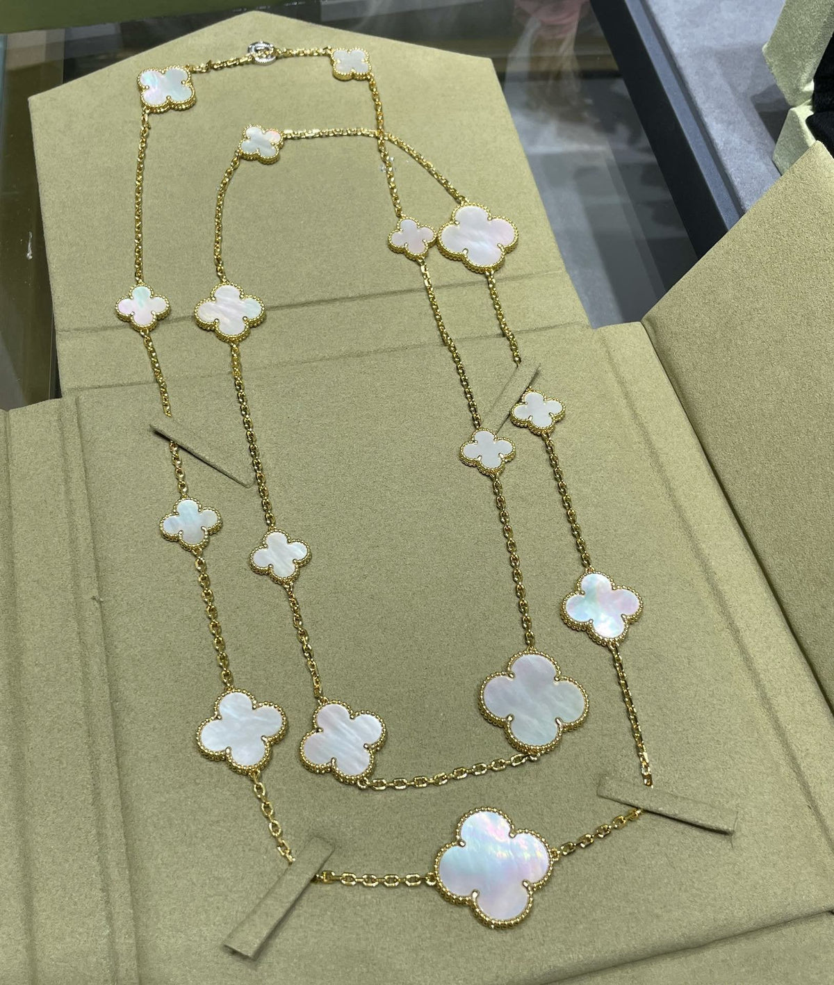 [Resenly Jewelry]CLOVER 16 MOTIF WHITE MOP GOLD NECKLACE
