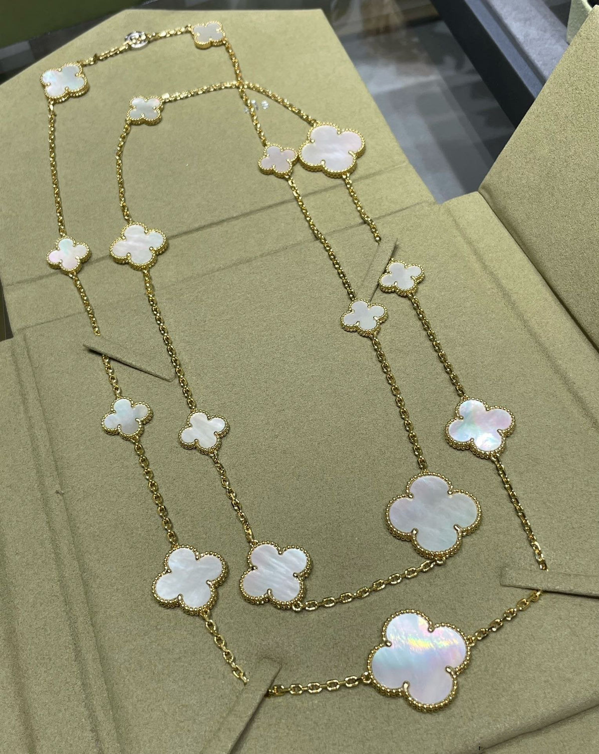 [Resenly Jewelry]CLOVER 16 MOTIF WHITE MOP GOLD NECKLACE