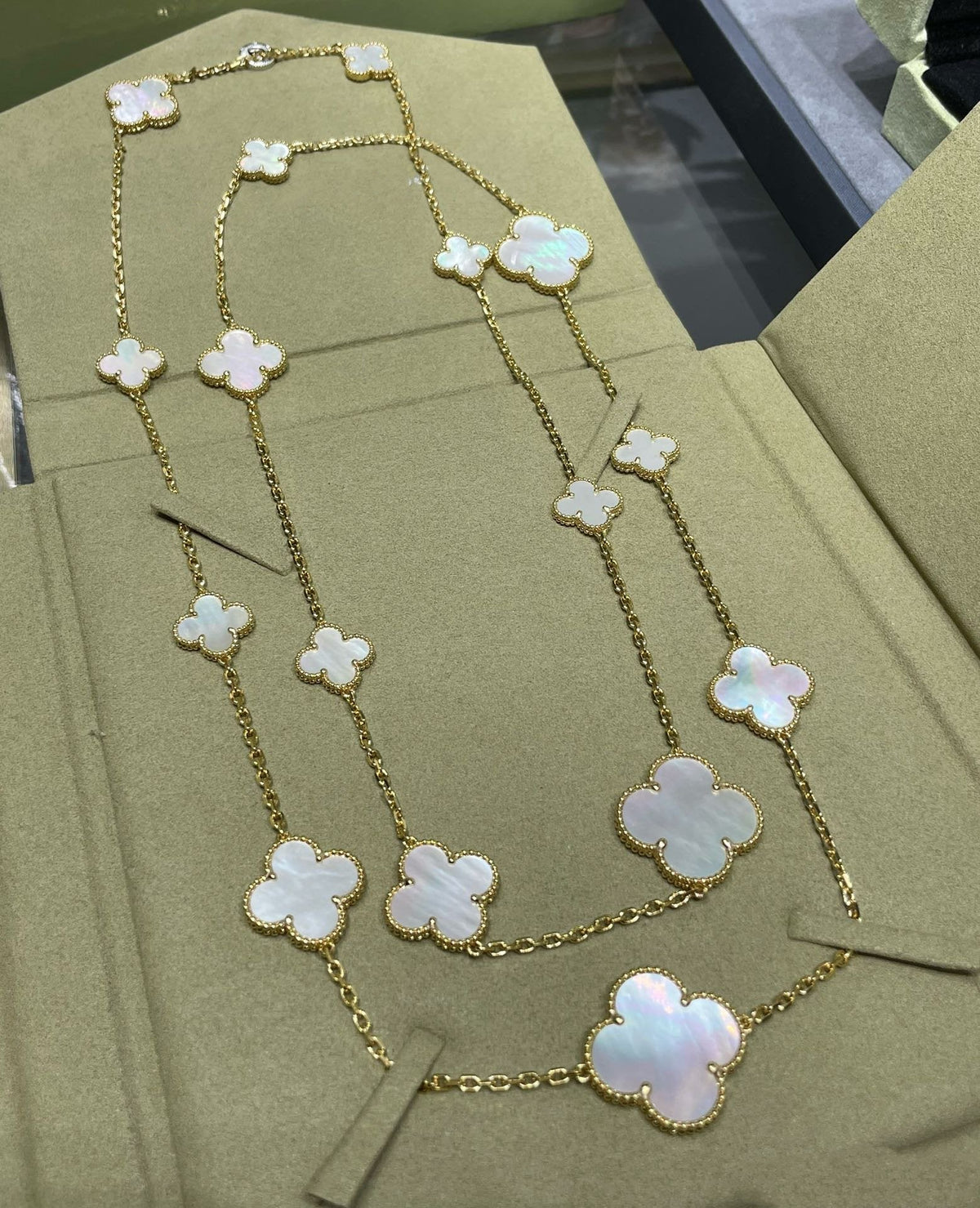 [Resenly Jewelry]CLOVER 16 MOTIF WHITE MOP GOLD NECKLACE