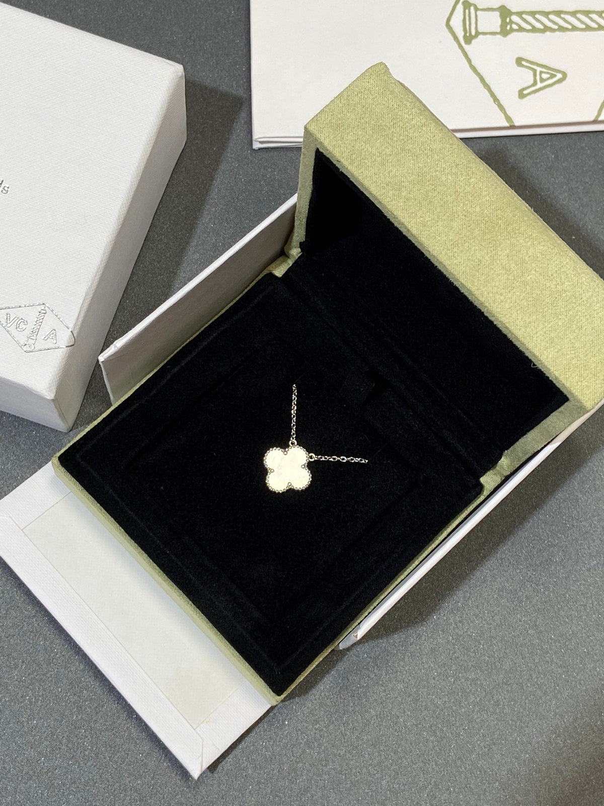 [Resenly Jewelry]CLOVER MEDIUM SILVER WHITE MOP NECKLACE