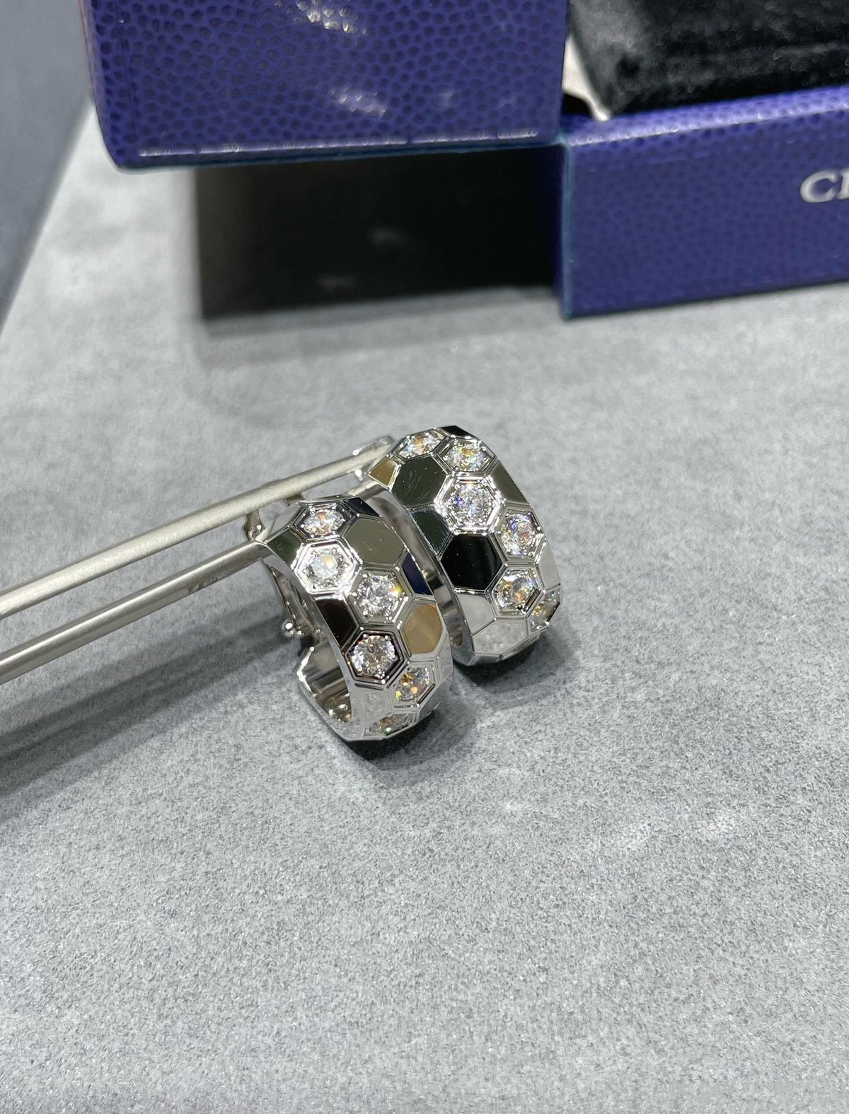 [Resenly Jewelry]BEE LOVE DIAMOND HOOP EARRINGS
