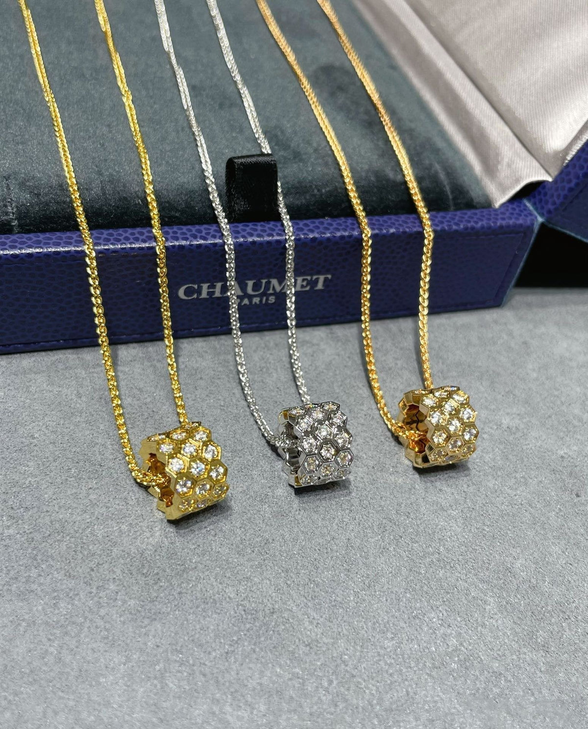 [Resenly Jewelry]BEE LOVE DIAMOND PAVED 3 ROW NECKLACE