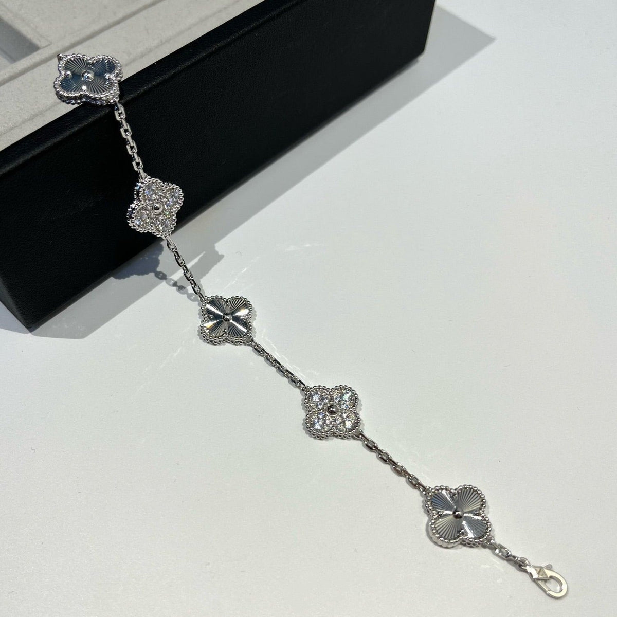 [Resenly Jewelry] CLOVER 5 MOTIF LASER BRACELET COLLECTION