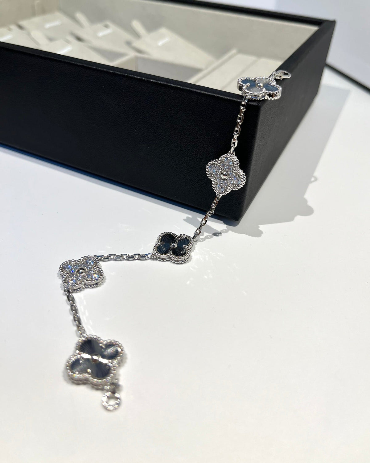 [Resenly Jewelry] CLOVER 5 MOTIF LASER BRACELET COLLECTION