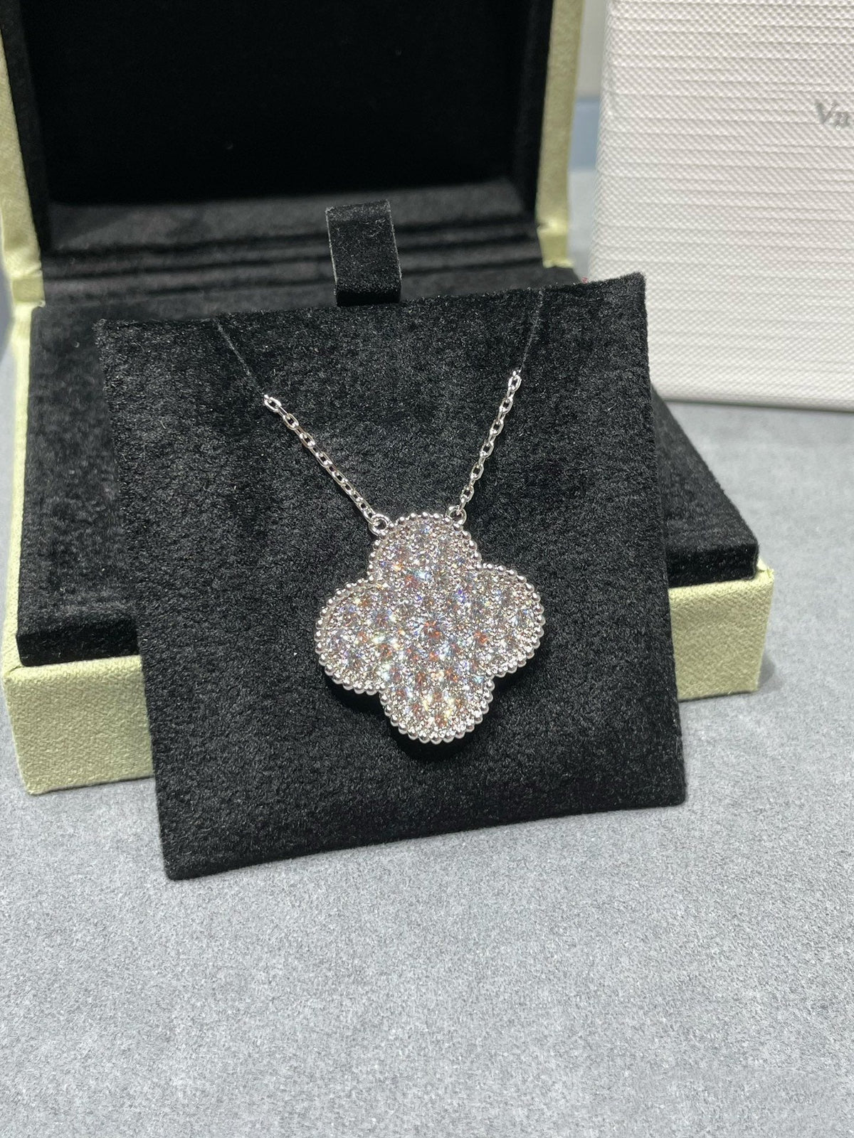 [Resenly Jewelry]CLOVER 25MM LARGE PENDANT DIAMOND PAVED SILVER NECKLACE