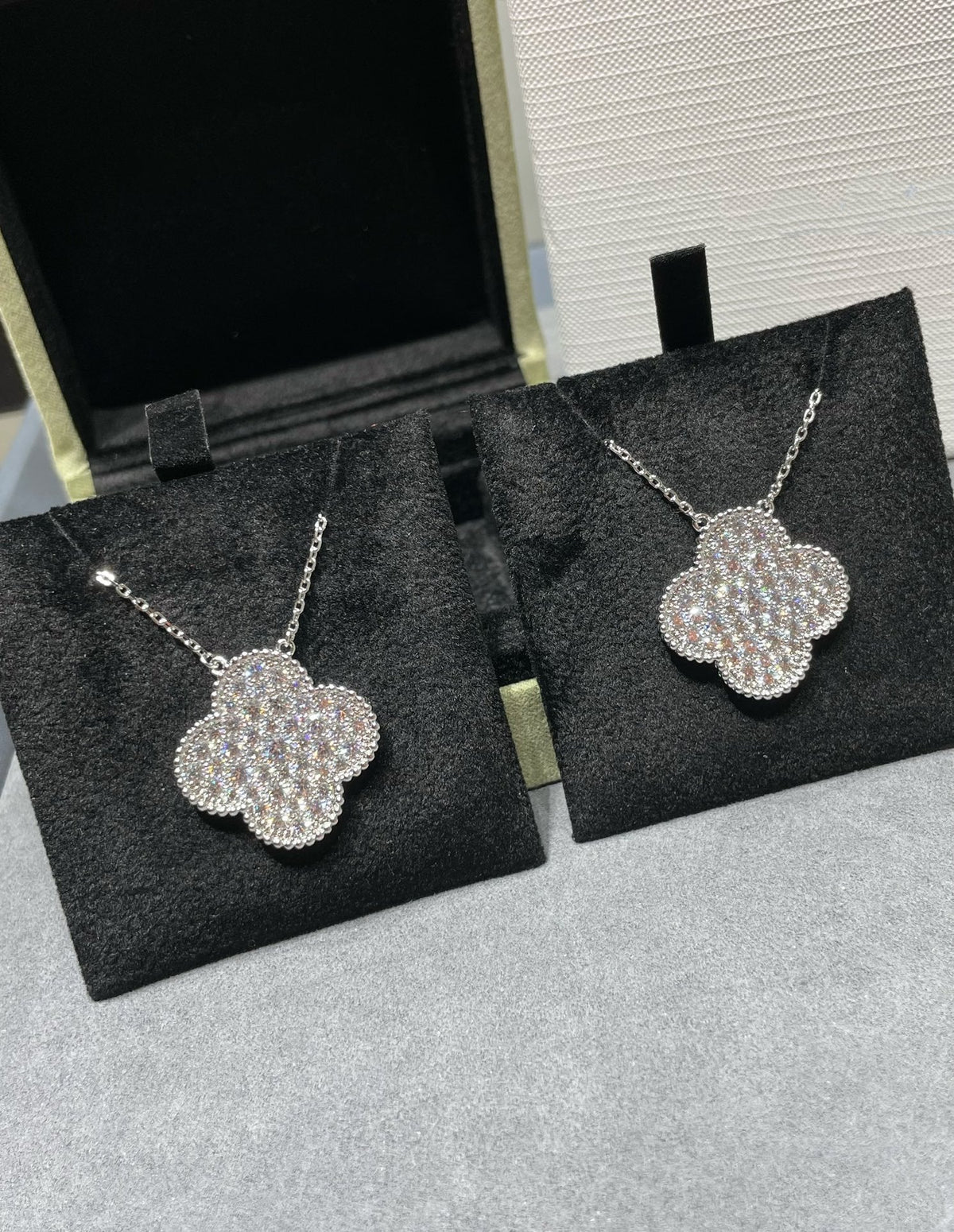 [Resenly Jewelry]CLOVER 25MM LARGE PENDANT DIAMOND PAVED SILVER NECKLACE