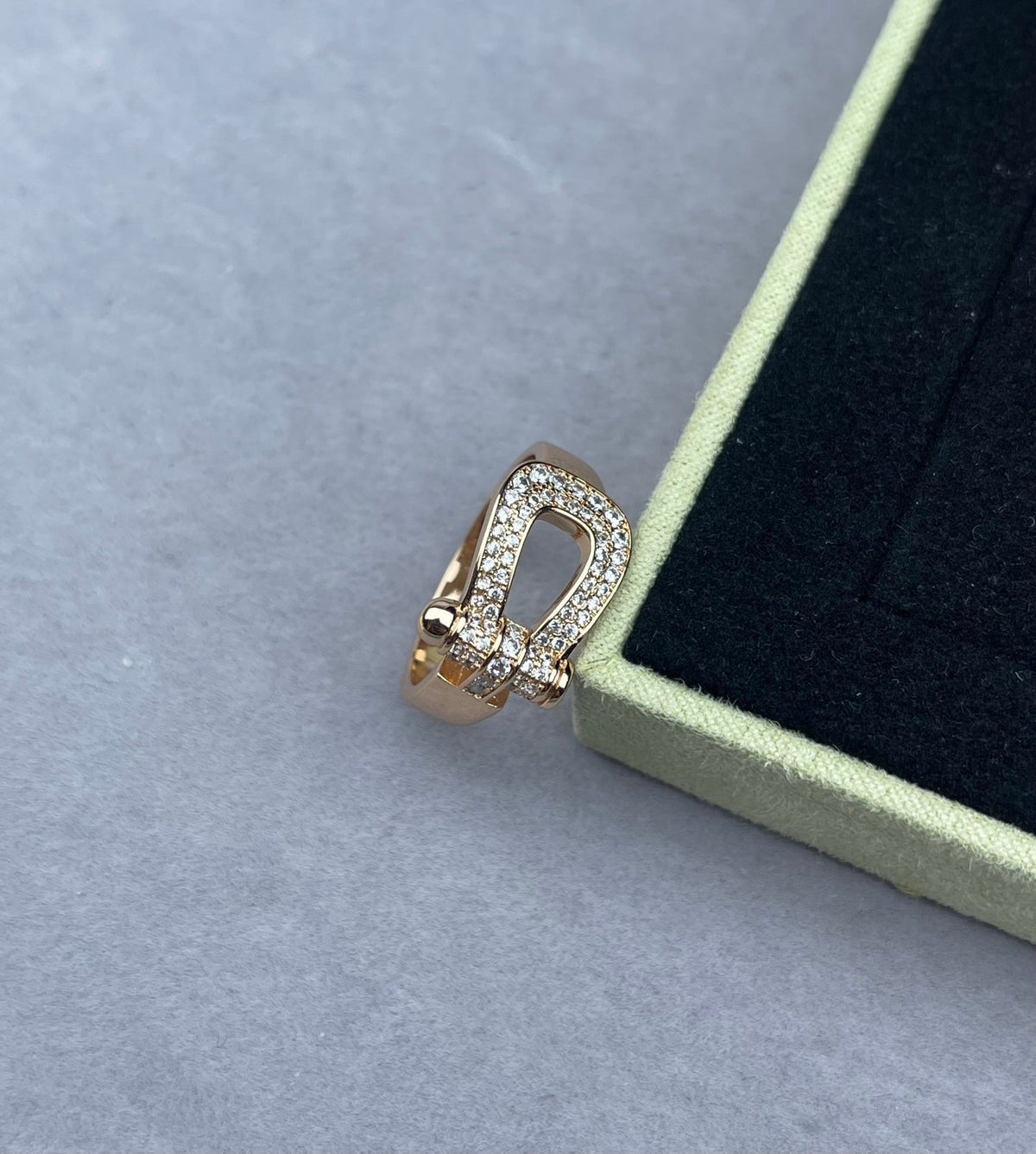[Resenly Jewelry]Wide Hoof-Shaped Diamond-Studded Ring