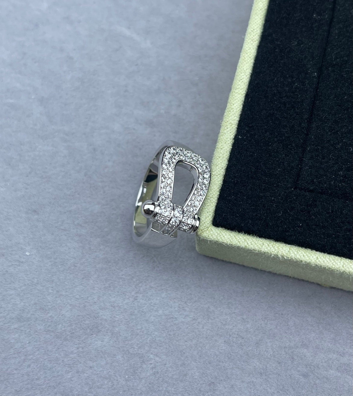 [Resenly Jewelry]Wide Hoof-Shaped Diamond-Studded Ring