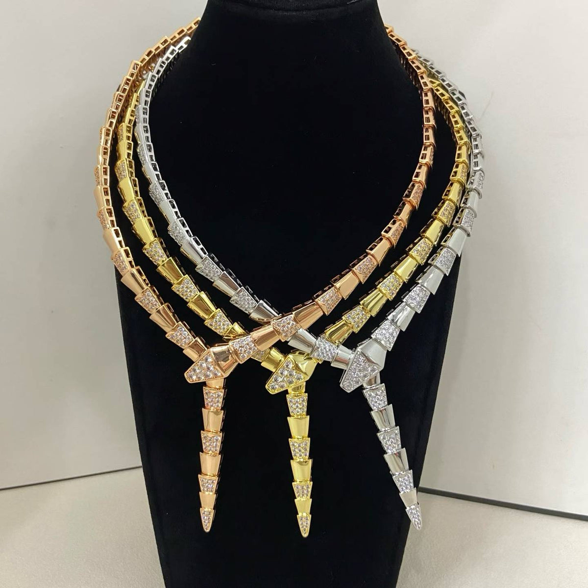 [Resenly Jewelry]NEW WIDE BAND INLAID DIAMOND SNAKE NECKLACE