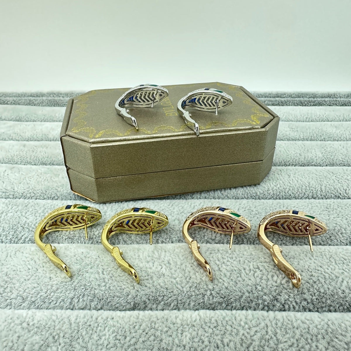 [Resenly Jewelry]FULL STONE TWO-TONE SNAKE EARRING STUDS