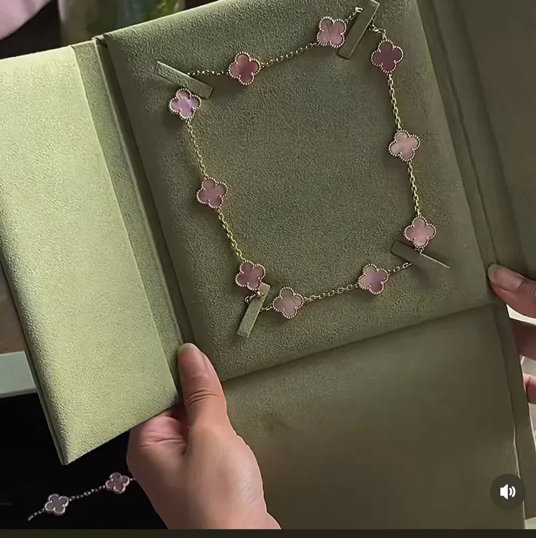 [Resenly Jewelry Jewellery] Pink Necklace with Ten Clover Designs