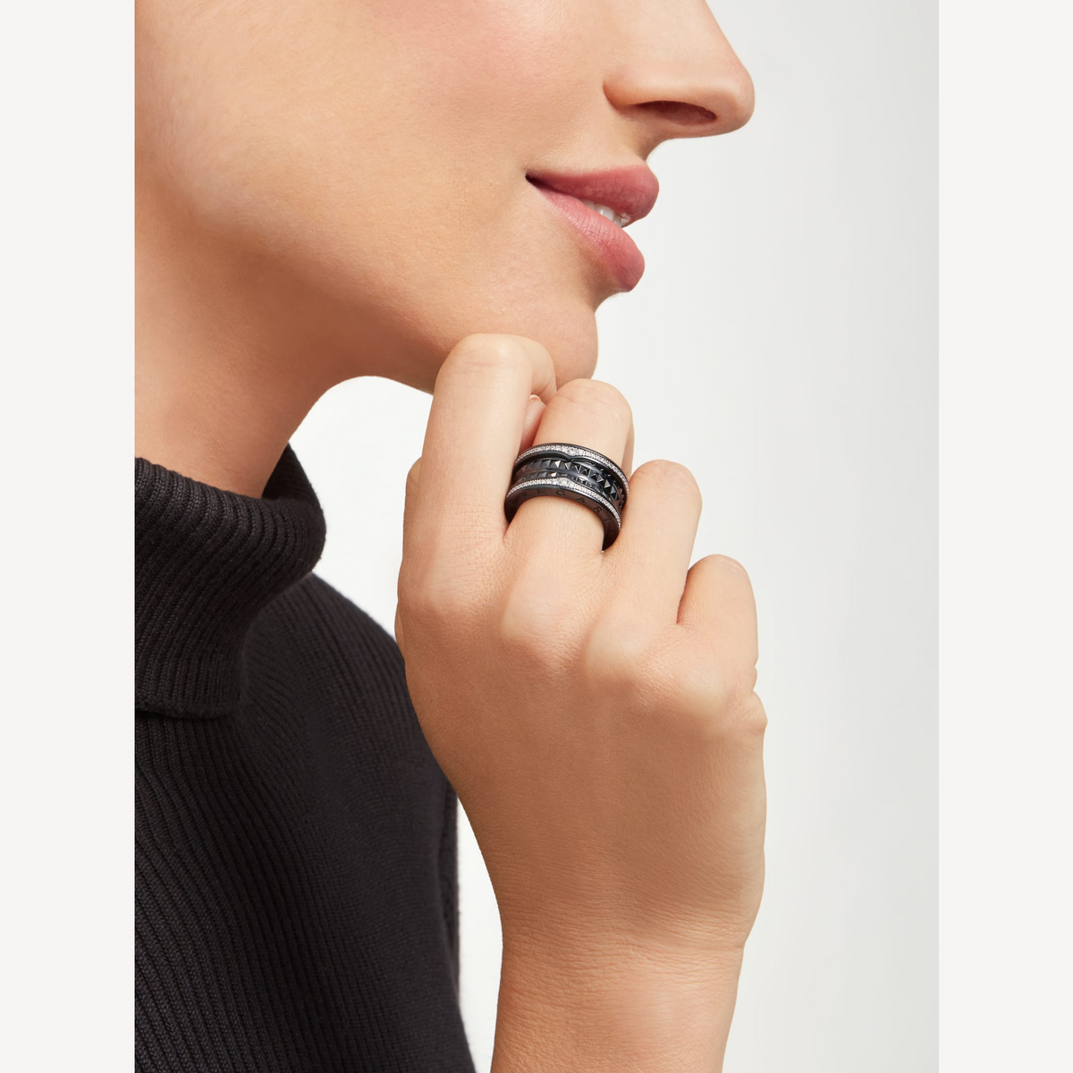 [Resenly Jewelry]ZERO 1 ROCK FOUR-BAND BLACK CERAMIC WITH STUDDED SPIRAL AND PAVED DIAMONDS RING