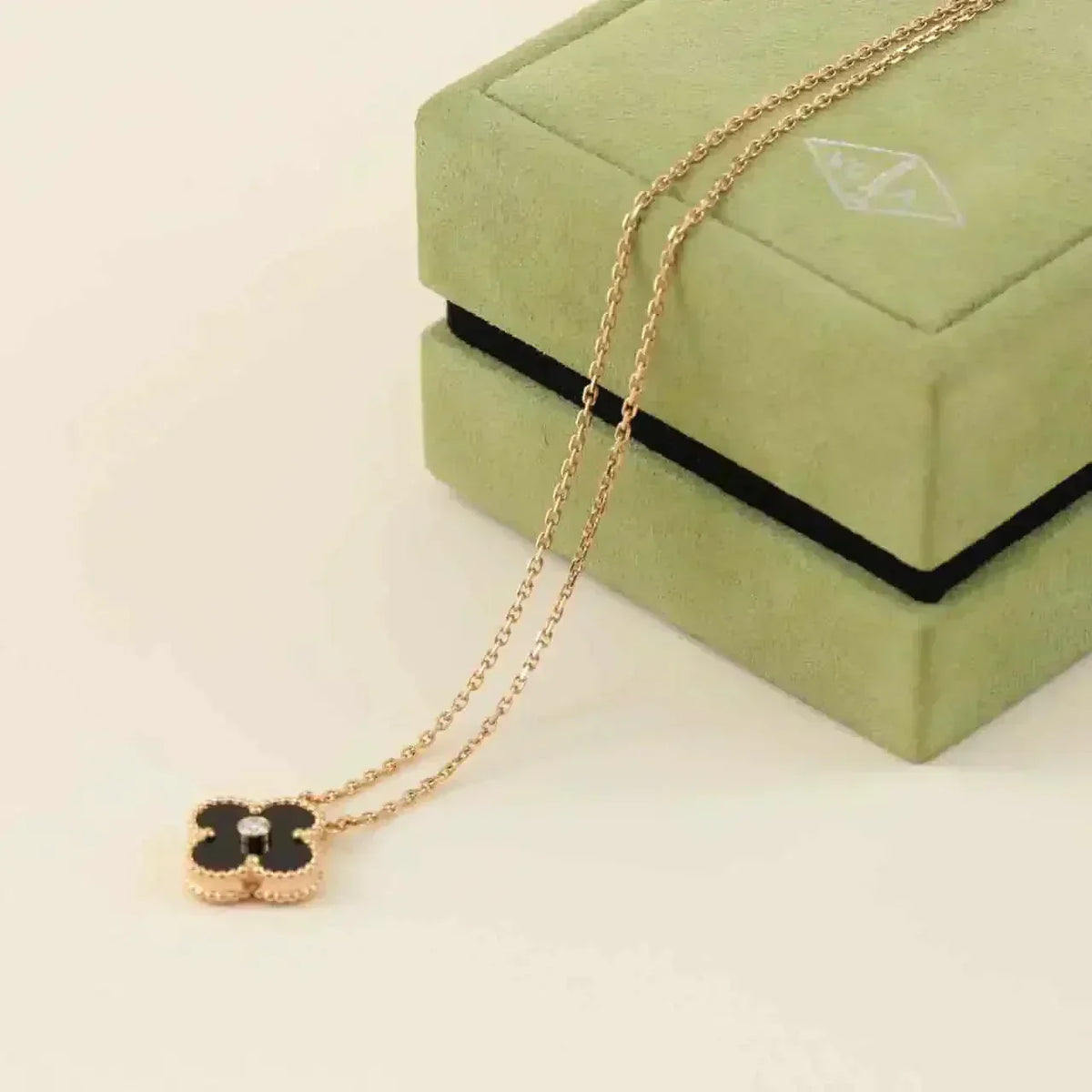 [Resenly Jewelry]CLOVER 15MM DIAMOND ONYX NECKLACE