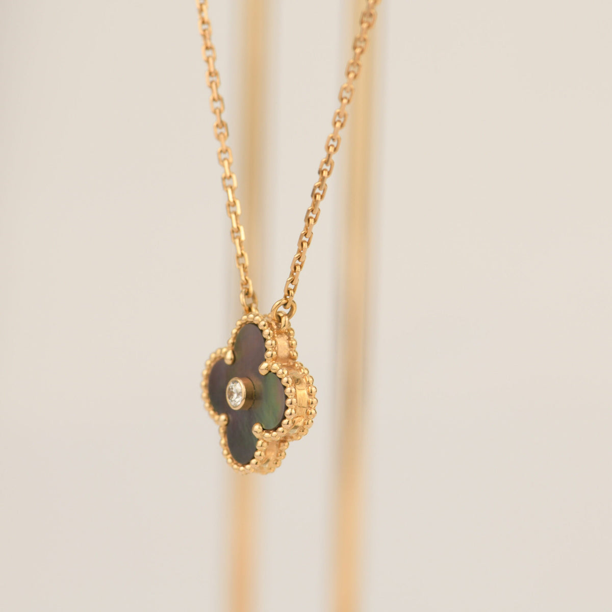 [Resenly Jewelry]CLOVER 15MM DIAMOND AND MOTHER-OF-GREY NECKLACE
