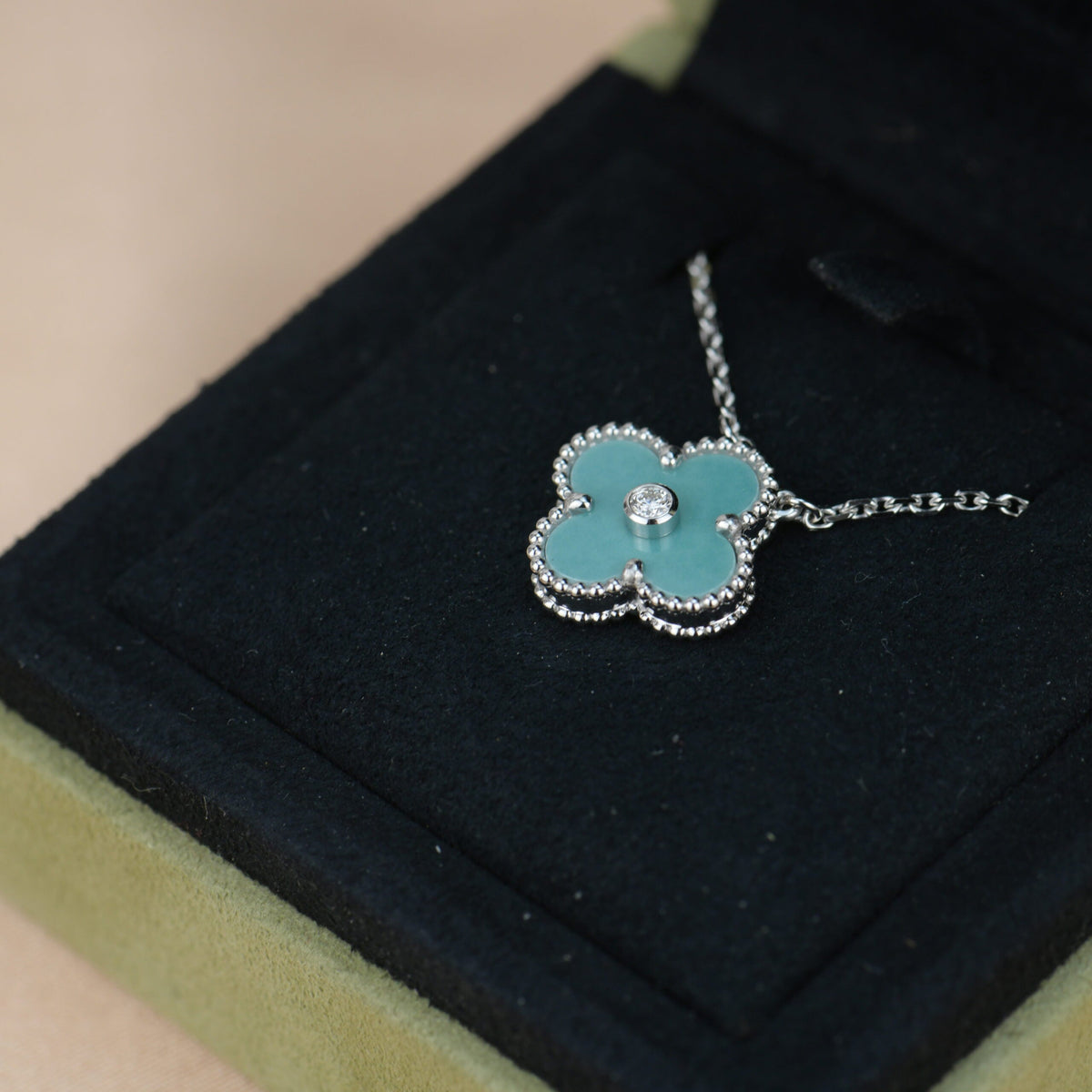 [Resenly Jewelry]CLOVER 15MM DIAMOND SVRES PORCELAIN  NECKLACE SILVER