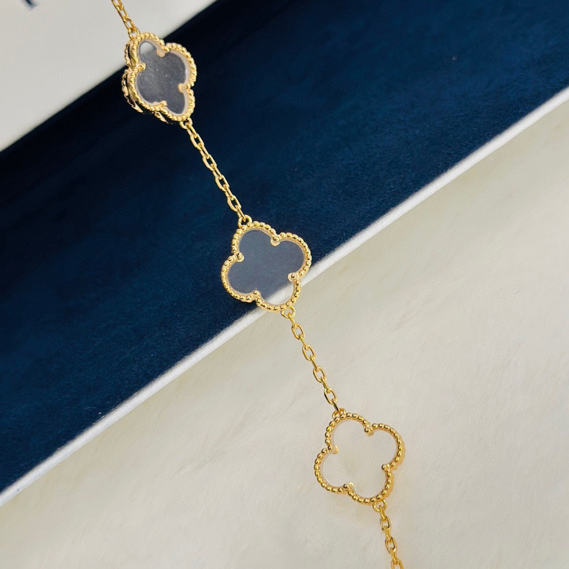 [Resenly Jewelry]CLOVER 5 MOTIF ROCK CRYSTAL BRACELET