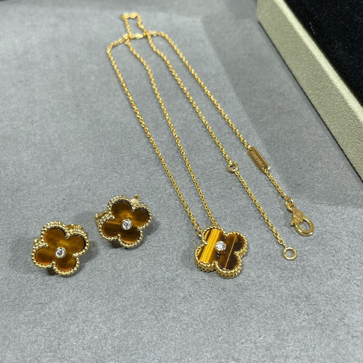 [Resenly Jewelry]CLOVER 15MM DIAMOND AND YELLOW TIGER'S EYE AGATE necklace