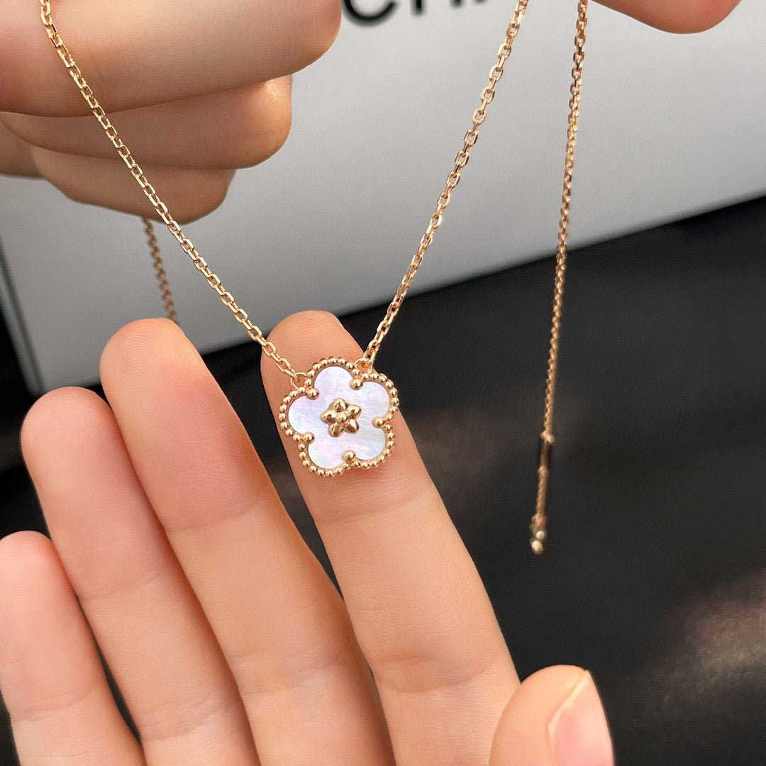 [Resenly Jewelry]LUCKY  WHITE MOP  PLUM BLOSSOM NECKLACE