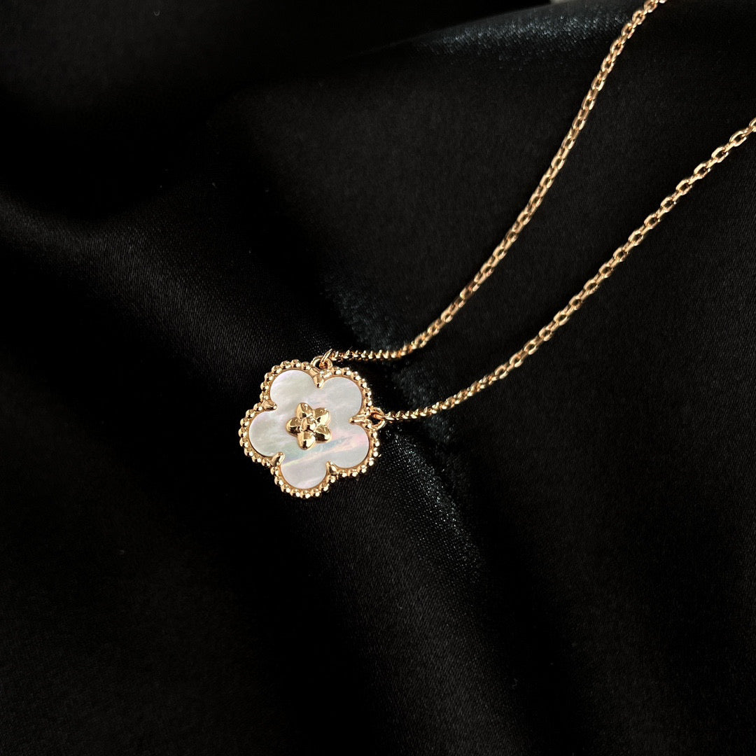 [Resenly Jewelry]LUCKY  WHITE MOP  PLUM BLOSSOM NECKLACE