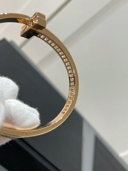 [Resenly Jewelry]WIDE HINGED BANGLE PINK GOLD WITH BAGUETTE DIAMONDS