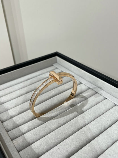 [Resenly Jewelry]WIDE HINGED BANGLE PINK GOLD WITH BAGUETTE DIAMONDS